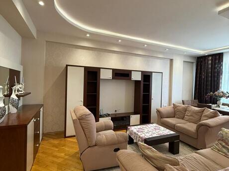 Kirayə 3 otaqlı mənzil, 110 m², İnşaatçılar: 900 ₼/ay 2