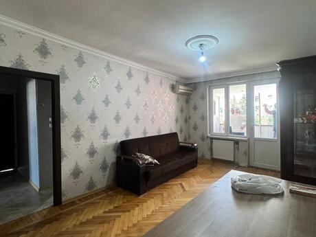 3-комн. вторичка - м. Иншаатчылар - 70 м²