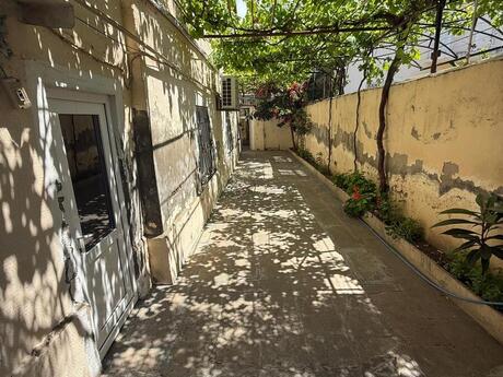 7 otaqlı həyət evi, 195 m², Bakıxanov: 168 000 ₼ 2