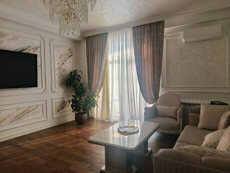 Elan №6246717 - Bakı, Şah İsmayıl Xətai m., 4 otaqlı, 160 m², 8/16 mərtəbə