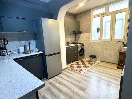 3 otaqlı köhnə tikili - Yeni Yasamal q. - 90 m²