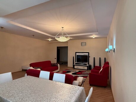 4 otaqlı mənzil, 218 m², Nizami: 681 000 ₼ 2