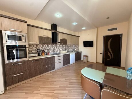 4 otaqlı mənzil, 218 m², Nizami: 681 000 ₼ 4