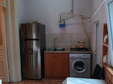 1-комн. вторичка - м. Сахил - 36.6 м²