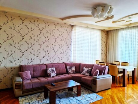 Объявление №6248288 - Баку, м. 8 ноября, 3-комн., 135 м², 14/18 этаж