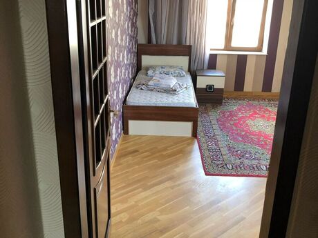 3-room apartment for rent, 128 m², Şah İsmayıl Xətai: 800 ₼/mo 5