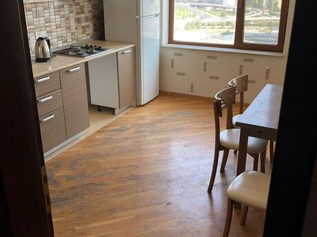 3-room apartment for rent, 128 m², Şah İsmayıl Xətai: 800 ₼/mo 3