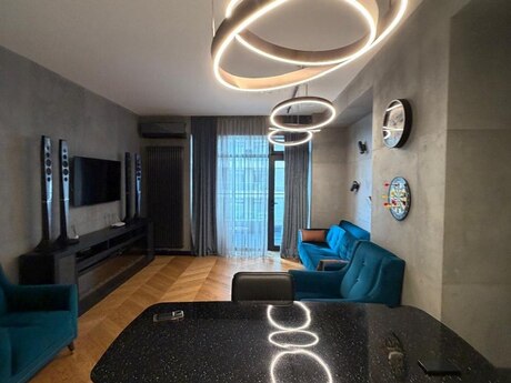 4 otaqlı yeni tikili - 8 Noyabr m. - 148 m²