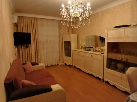 Elan №6203899 - Bakı, Yeni Günəşli q., 2 otaqlı, 60 m², 1/9 mərtəbə