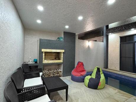 5 otaqlı həyət evi/bağ evi - Mərdəkan q. - 220 m²
