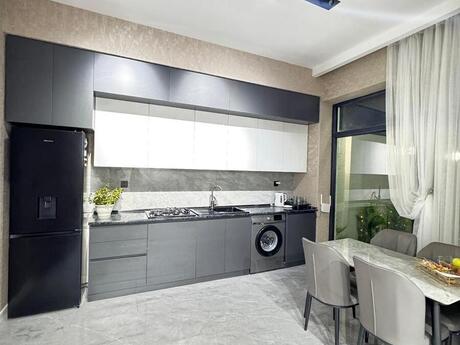 5 otaqlı həyət evi/bağ evi - Mərdəkan q. - 220 m²
