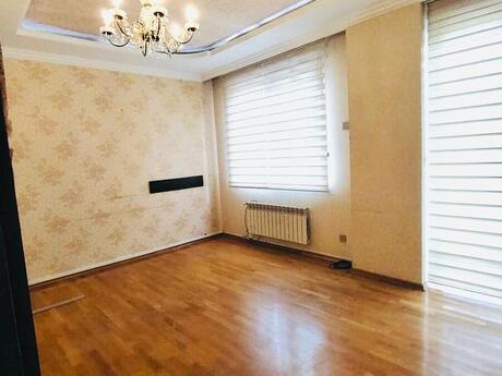 Elan №6249701 - Bakı, Gənclik m., 3 otaqlı, 160 m²