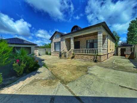 5 otaqlı həyət evi/bağ evi - Novxanı q. - 240 m²