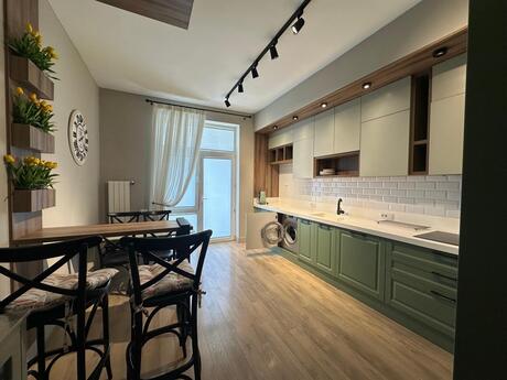 4 otaqlı yeni tikili - Ağ şəhər q. - 170 m²