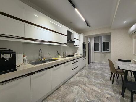 3-room apartment for rent, 100 m², İçəri Şəhər: 2 300 ₼/mo 4