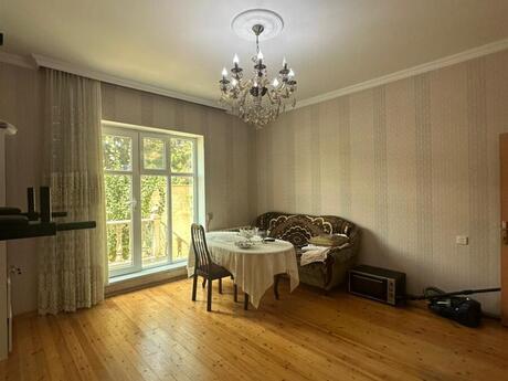 6 otaqlı həyət evi/bağ evi - Qara Qarayev m. - 200 m²