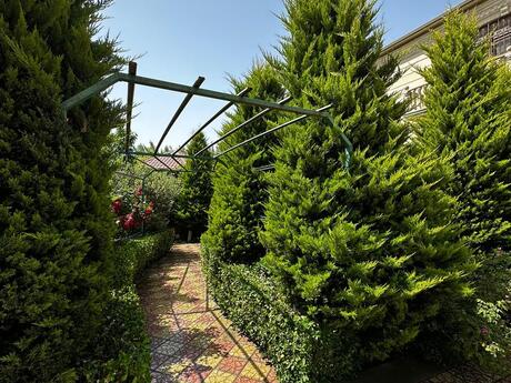 4 otaqlı həyət evi/bağ evi - Binəqədi r. - 400 m²