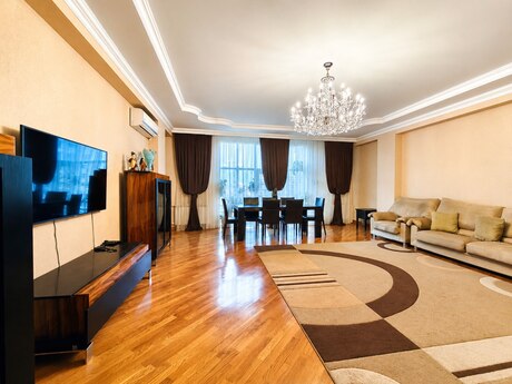Объявление №6251080 - Баку, м. Гянджлик, 4-комн., 170 м², 10/18 этаж