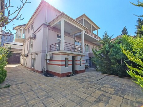12 otaqlı həyət evi/bağ evi - Nəsimi m. - 528 m²