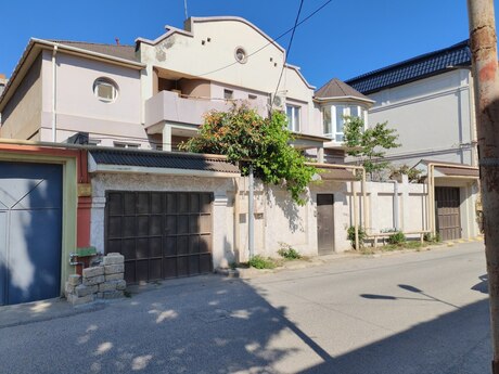 12 otaqlı həyət evi/bağ evi - Nəsimi m. - 528 m²