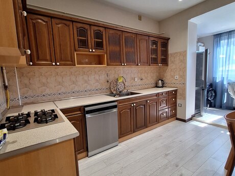 Elan №6251557 - Bakı, 28 May m., 2 otaqlı, 90 m², 4/6 mərtəbə