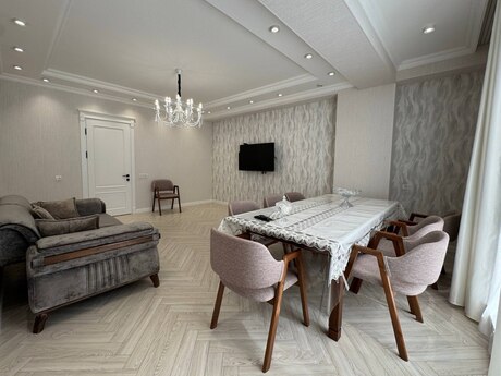 28 Mayda 4 otaqlı yeni tikili mənzil satılır, 160 m², 750 000 AZN, şəkil 2 / 12