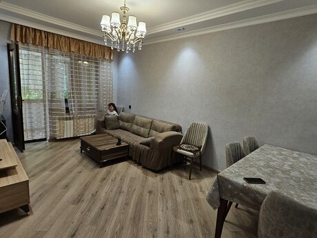 3 otaqlı köhnə tikili - Azadlıq Prospekti m. - 90 m²