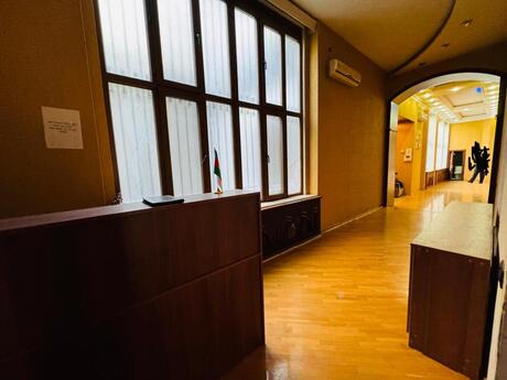 7 otaqlı mənzil, 450 m², 28 May: 1 350 000 ₼ 2