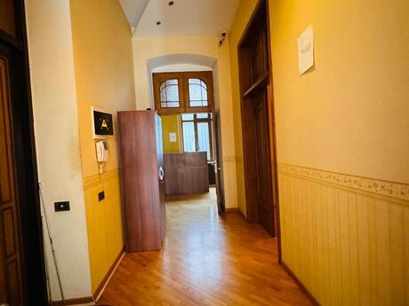 7 otaqlı mənzil, 450 m², 28 May: 1 350 000 ₼ 4