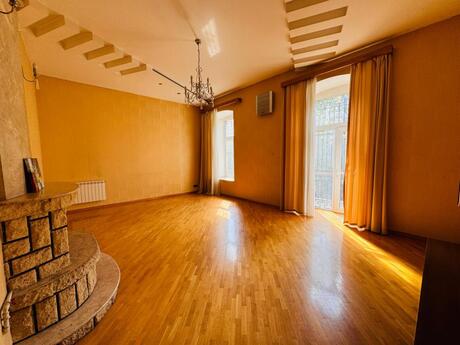 7 otaqlı mənzil, 450 m², 28 May: 1 350 000 ₼ 5