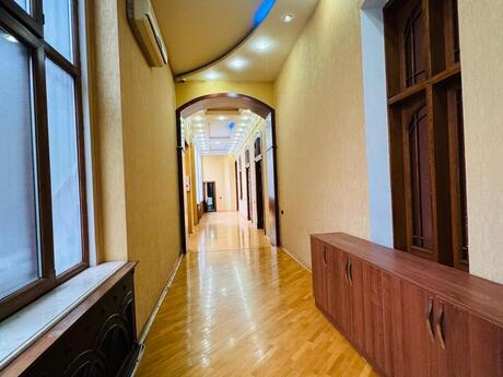 7 otaqlı mənzil, 450 m², 28 May: 1 350 000 ₼ 3