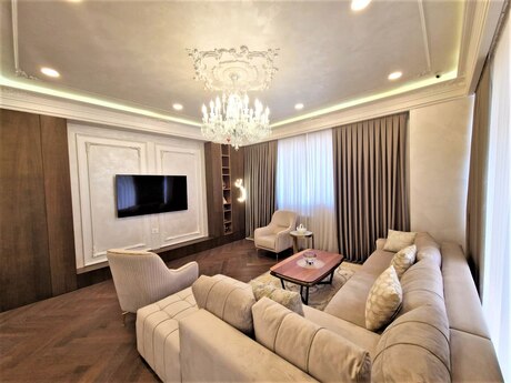 Kirayə 4 otaqlı mənzil, 210 m², Ağ şəhər: 5 500 ₼/ay 2