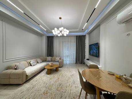 3 otaq · 100 m² · 5/8 mərtəbə, Ağ şəhər