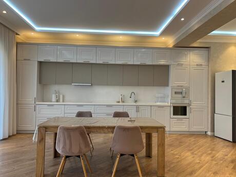 Kirayə 3 otaqlı mənzil, 160 m², Ağ şəhər: 2 500 ₼/ay 5