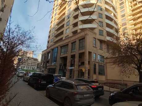 3-комн. · 175 m²