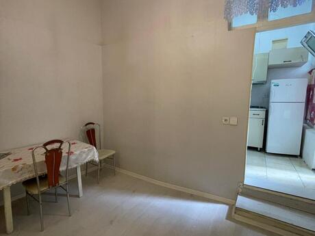 Elan №6253394 - Bakı, İçəri Şəhər m., 2 otaqlı, 40 m², 1/3 mərtəbə