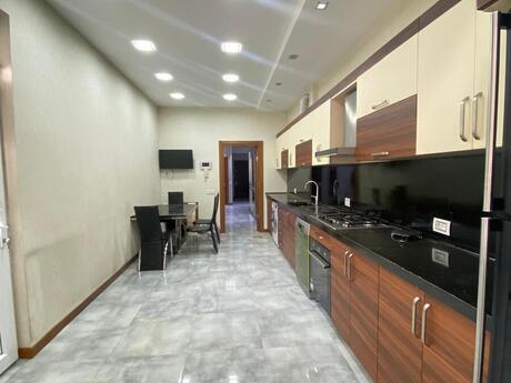 3-комн. новостройка - м. Элмляр Академиясы - 150 м²