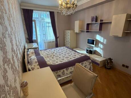 Elan №6253865 - Bakı, Nizami m., 4 otaqlı, 200 m², 8/10 mərtəbə