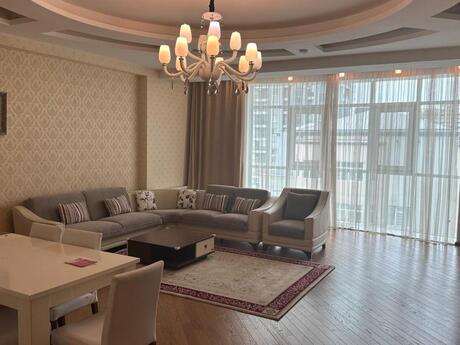 Elan №6253929 - Bakı, 28 May m., 4 otaqlı, 220 m², 7/19 mərtəbə