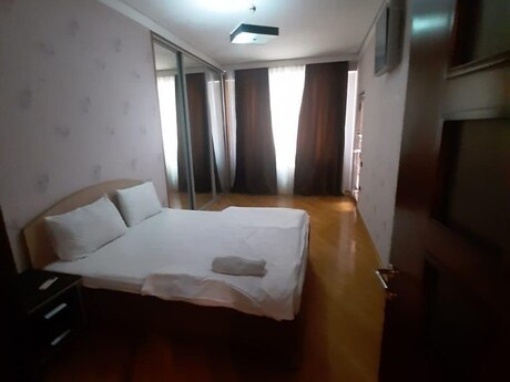 4-room apartment for rent, 211 m², Sahil: 2 500 ₼/mo 4