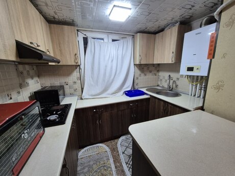 3 otaqlı köhnə tikili - İnşaatçılar m. - 50 m²