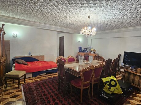 3 otaqlı köhnə tikili - 28 May m. - 90 m²
