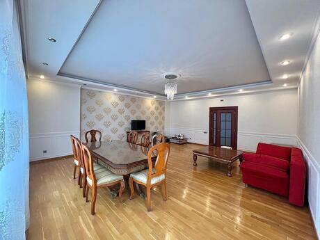 5 otaqlı mənzil, 240 m², Nizami: 740 000 ₼ 2