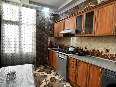 6 otaqlı həyət evi, 200 m², Səbail: 399 000 ₼ 5