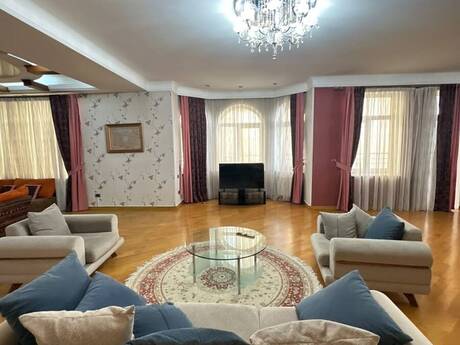 4-room apartment for rent, 351 m², İçəri Şəhər: 2 000 ₼/mo 4