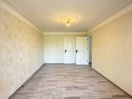 İnşaatçılarda 3 otaqlı köhnə tikili mənzil satılır, 60 m², 173 000 AZN, şəkil 3 / 12