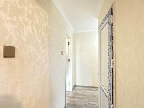 İnşaatçılarda 3 otaqlı köhnə tikili mənzil satılır, 60 m², 173 000 AZN, şəkil 2 / 12