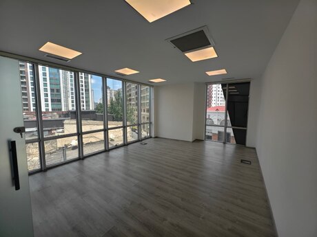 2-комн. офис - м. Элмляр Академиясы - 70 м²