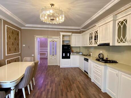 5 otaqlı yeni tikili - 8 Noyabr m. - 285 m²