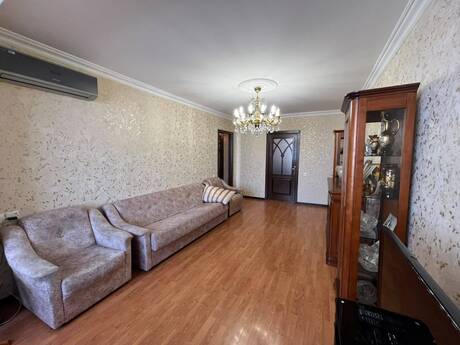 3 otaqlı köhnə tikili - Elmlər Akademiyası m. - 70 m²